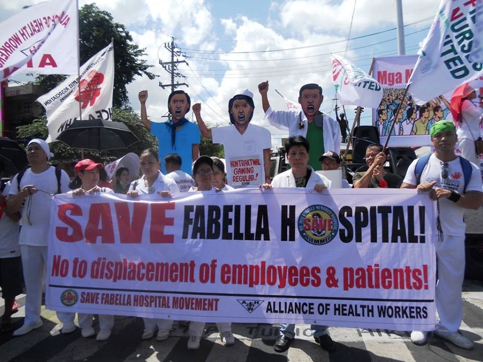 Employees of Dr. Jose Fabella Memorial Hospital in the protest. (Photo by A. Umil/ Bulatlat)