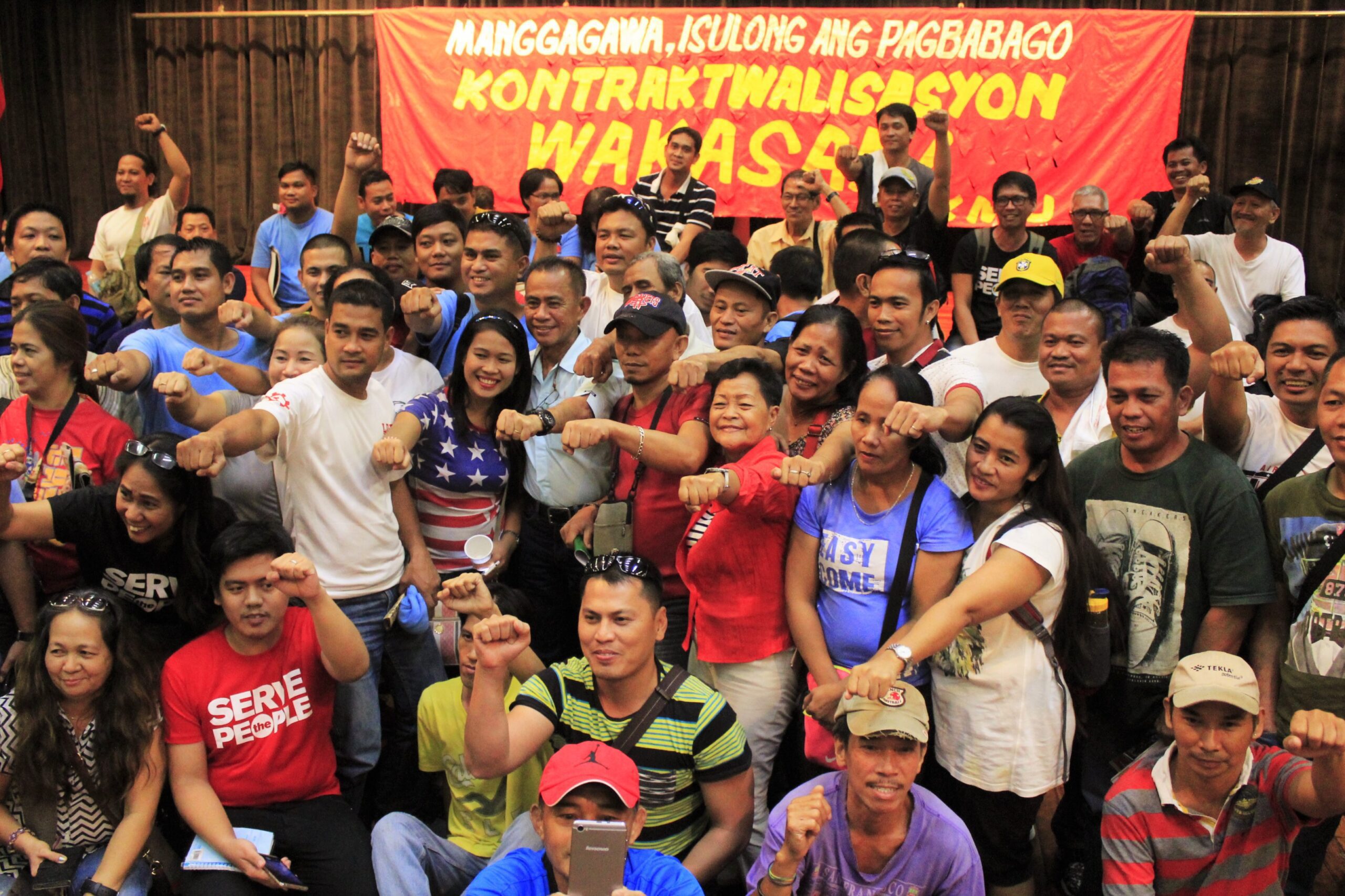 Labor groups with Joel Maglunsod do the "Duterte" pose after the workers' forum. (Photo by Karen Ann Macalalad/Bulatlat)