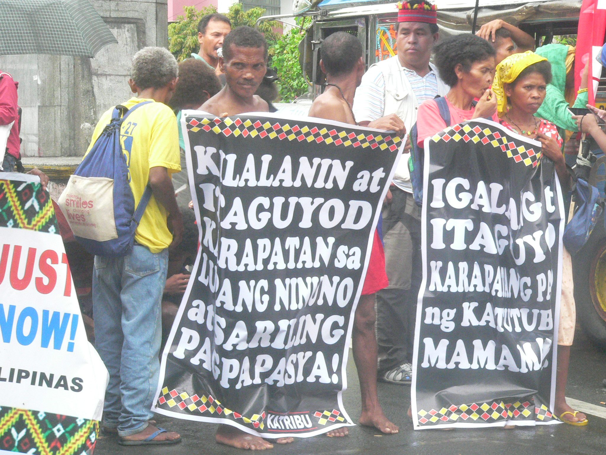 Aytas from Central Luzon at the Mendiola picket on Aug. 8. (Photo by Dee Ayroso/Bulatlat) 