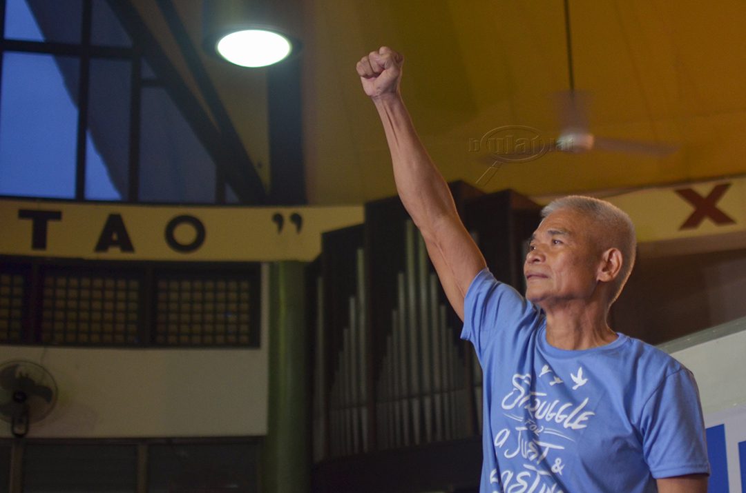 Tirso Alcantara greets human rights activist, peace advocates and supporters during a gathering and press conference, Aug. 18 at St. Andrew's Theological Seminary in Quezon City. (Photo by Loi Manalansan / Bulatlat)