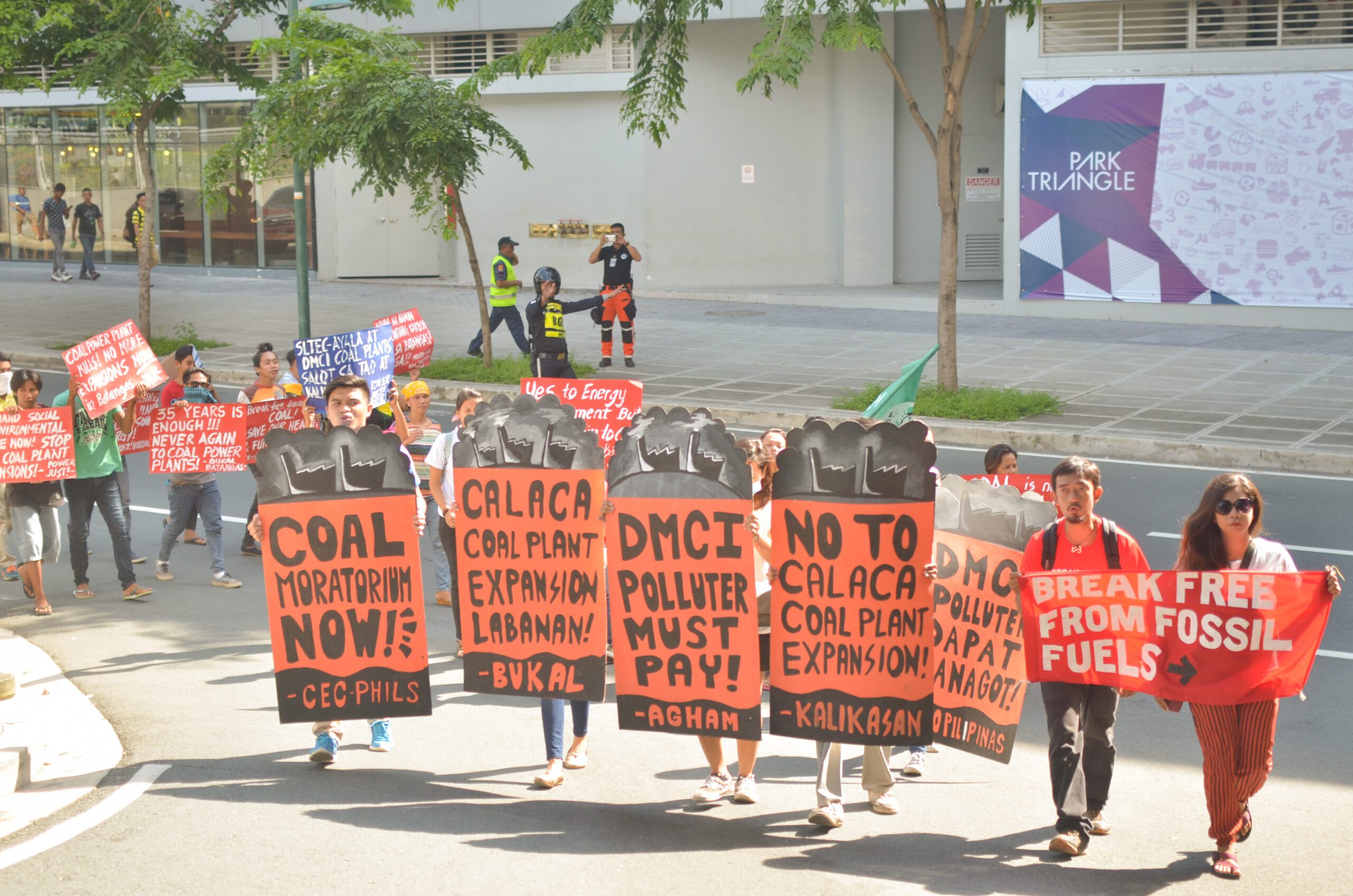 Green groups bring the protest to the Bonifacio Global City in Taguig City, to the office of the energy departnment (Photo by Carlo Manalansan/Bulatlat)