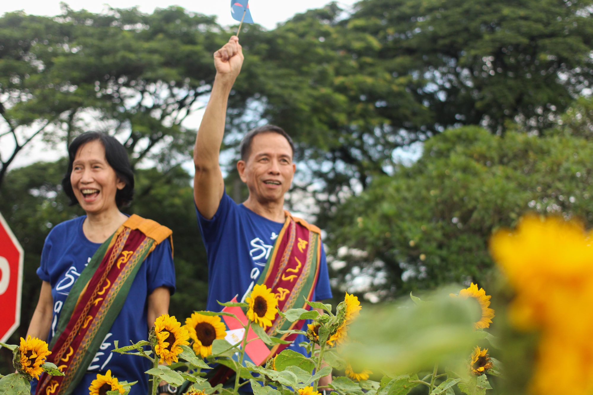 NDFP consultants Wilma and Benito Tiamzon walk along the sunflower path towards the Diliman Commune marker, commemorating the historic mobilization they were involved in during the Marcos regime. The former political detainees are preparing for the next round of the peace negotiations between the GPH and NDFP. (Photo by Gino Estella/Bulatlat)