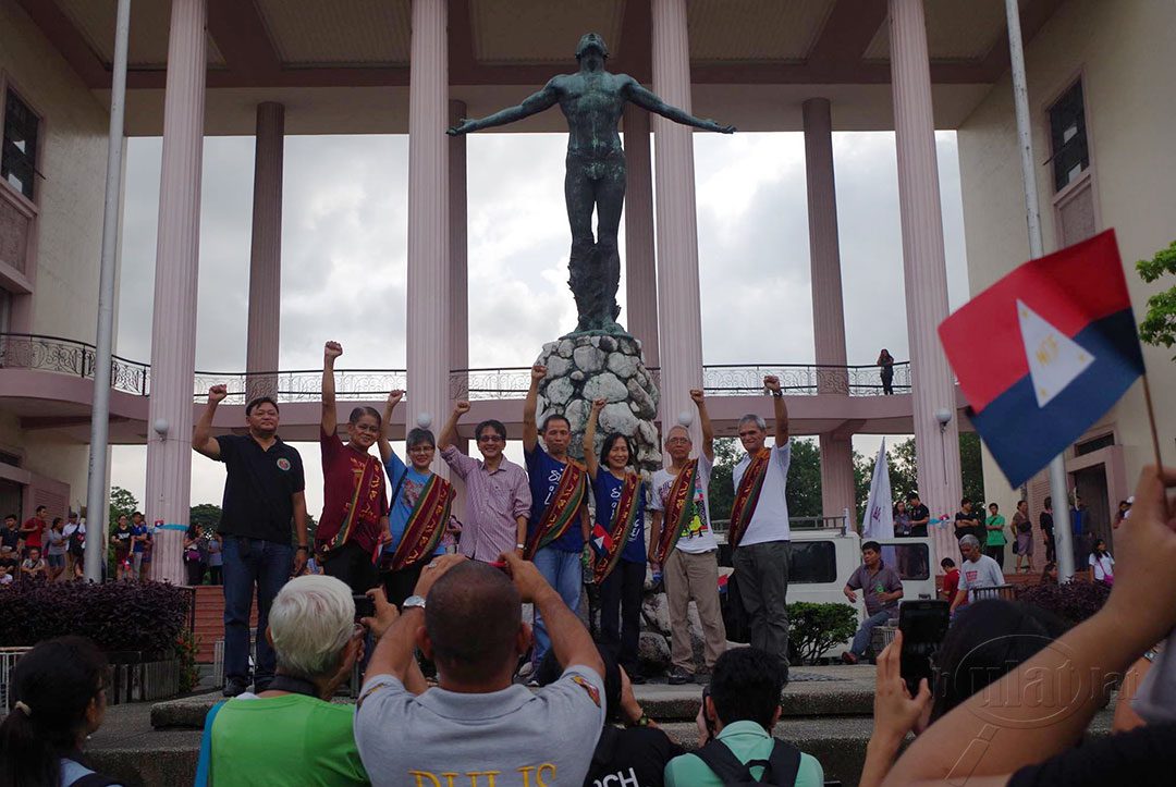 The National Democratic Front of the Philippines' consultants in the University of the Philippines, Sept. 15 with UP Chancellor Michael Tan. (BULATLAT PHOTO)