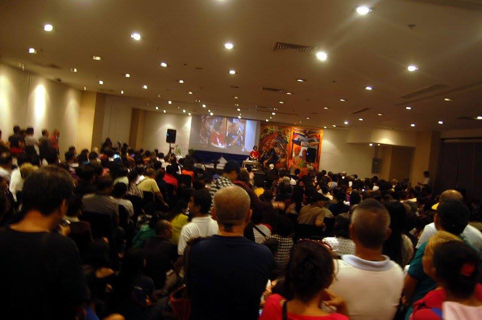 FULL HOUSE. Fishermall's Expo Hall 2 was jam-packed for the forum, "#The Struggle is real: laying the foundations for a just peace "(Photo courtesy of Mon Ramirez/Arkibong Bayan)