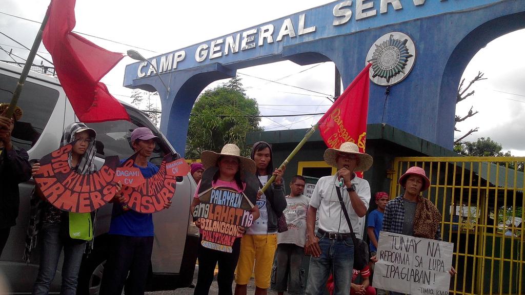 Cagayan Valley leader Ben Cardenas speaks at the protest in front of the Northern Luzon Command headquarters in Tarlac City (Photo by Kim Quitasol/Northern Dispatch Weekly)