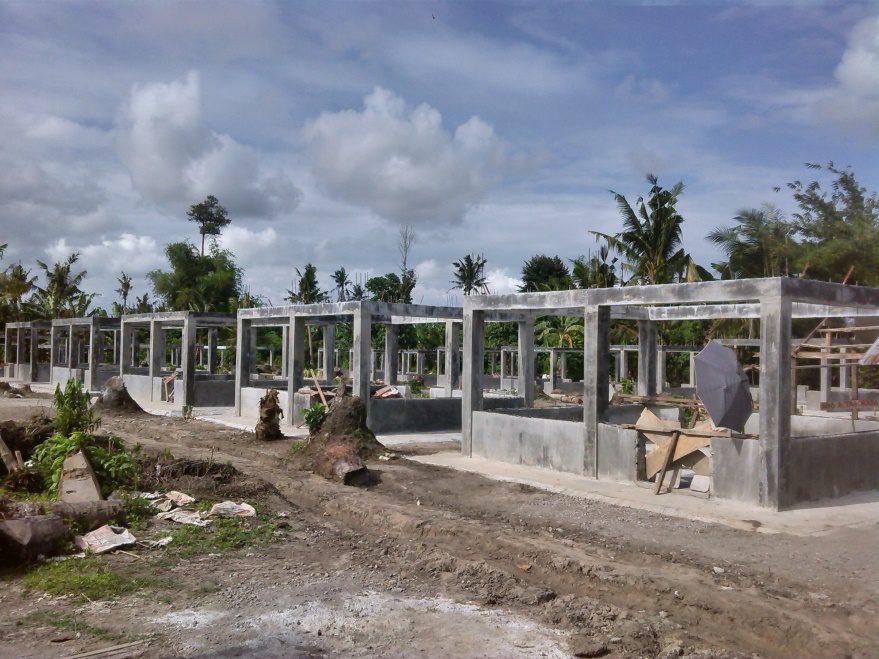 BULATLAT FILE PHOTO. The construction of houses for the survivors of typhoon Yolanda in Jaro, Leyte has been delayed. An NGO blames bureaucratic red tape. (Contributed photo)