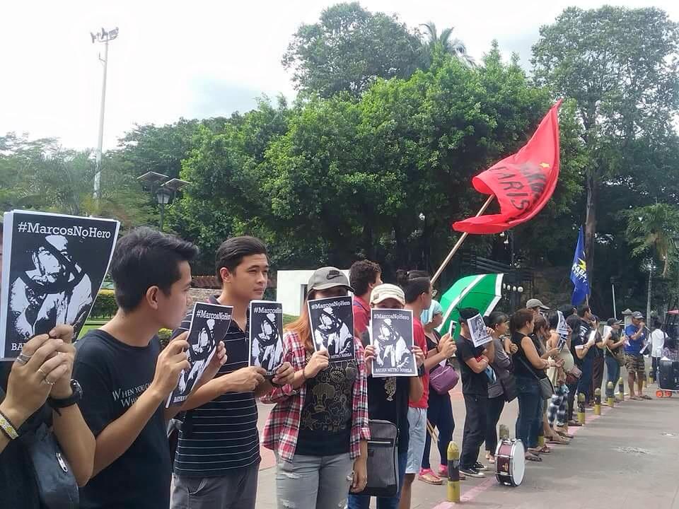 Vendors of Rizal Park and students of the Technological University of the Philippines line up along Taft avenue in Luneta, Manila (Photo courtesy of Kathy Yamzon)
