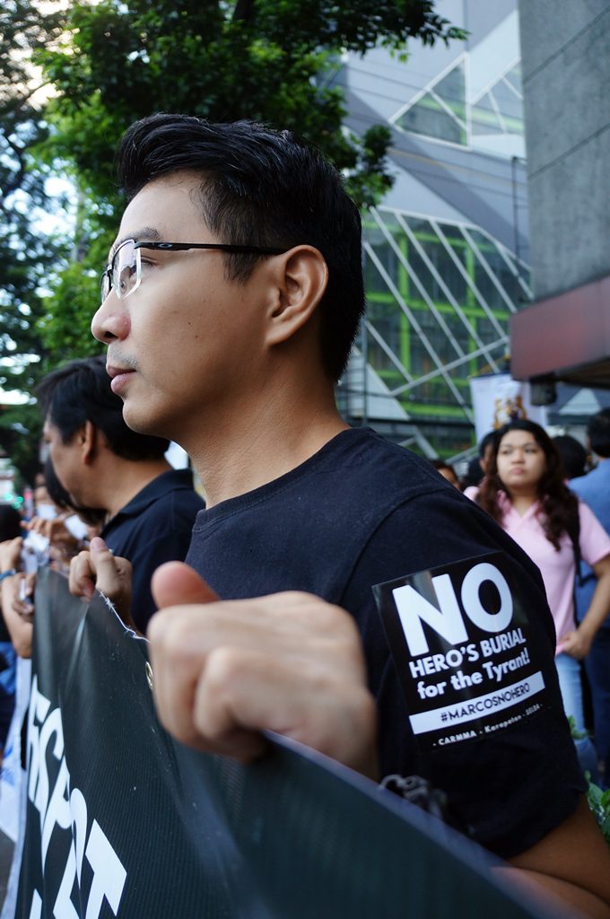 no-to-marcos-hero-burial-black-to-block-byjonasalpasan-2