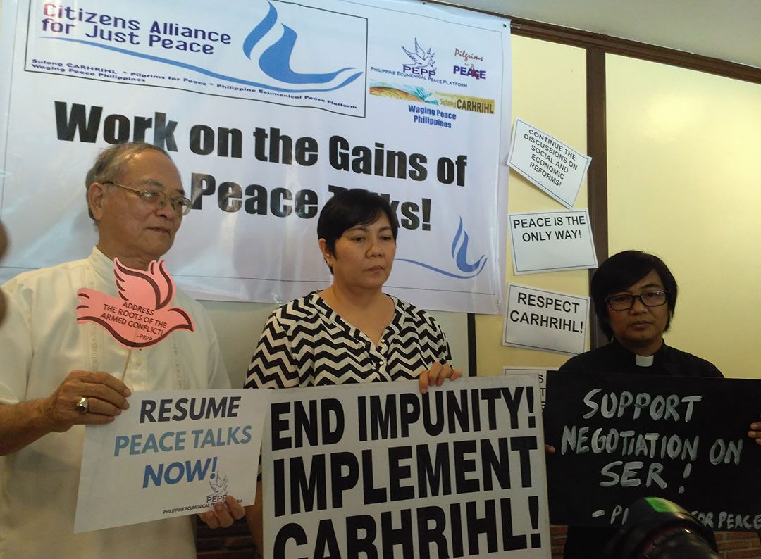 Bishop Deogracias Iñiguez of the Philippine Ecumenical Peace Platform, Joeven Reyes of Sulong CARHRIHL and Reverend Irma Balaba of Pilgrims for Peace call on the GRP and NDFP to return to the negotiating table. (Photo by Ronalyn V. Olea / Bulatlat)