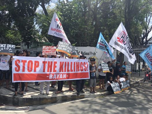 SEARCH FOR THE MISSING. Progressive groups stage a picket outside the AFP Medical Center- V. Luna on March 10, where Danah Marcellana and three others were reportedly brought by soldiers. (Photo courtesy of Tinay Palabay)