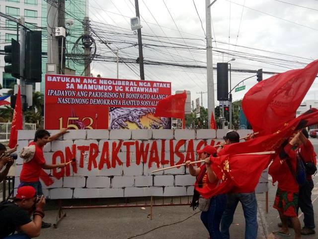 Southern Mindanao workers protesting contractualization during a Bonifacio Day rally (Nov 30, 2016 photo by Sheena Duazo)