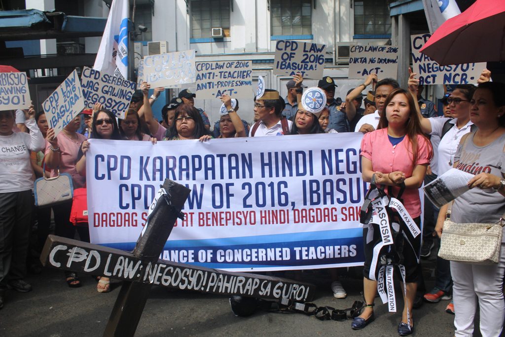 Teachers trooped in front of the Professional Regulation Commission (PRC) protesting the CPD Law's Implementing Rules and Regulations. (Photo by A. Umil/Bulatlat)