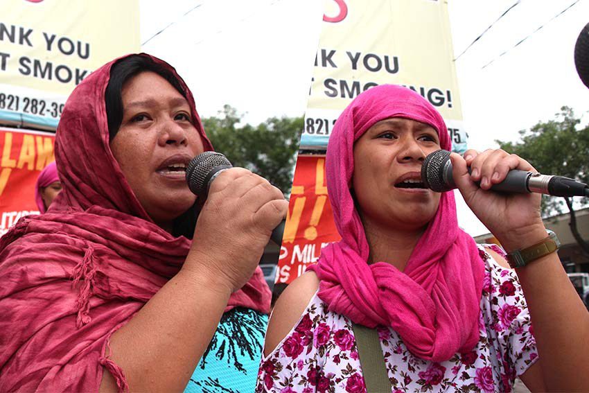 Racquel Quintano and Ronalyn Rabe appeal to President Duterte for the release of their respective husbands (Photo by Paulo Rizal/Davao Today)