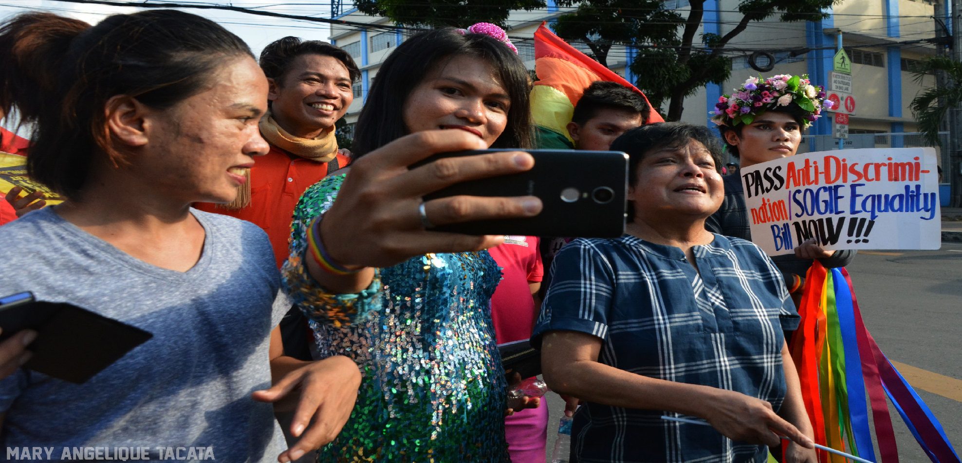 Fans take selfies with "The  Superstar," multi-awarded actress Nora Aunor who joined the march (Photo by Mary Angelique Tacata/Bulatlat)