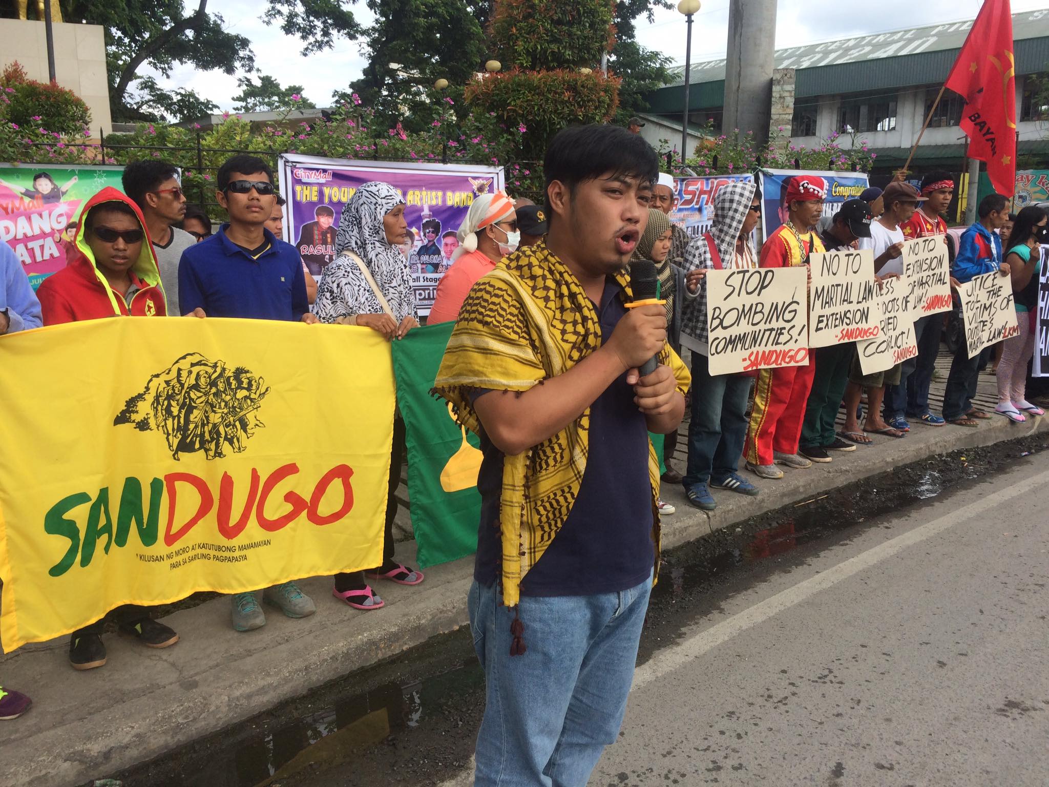 Sandugo co-convenor Jerome Succor Aba leads the picket by Moros and Lumad in Cotabato City, Maguindanao on July 21, three days before President Duterte's second State of the Nation Address (Contributed photo)