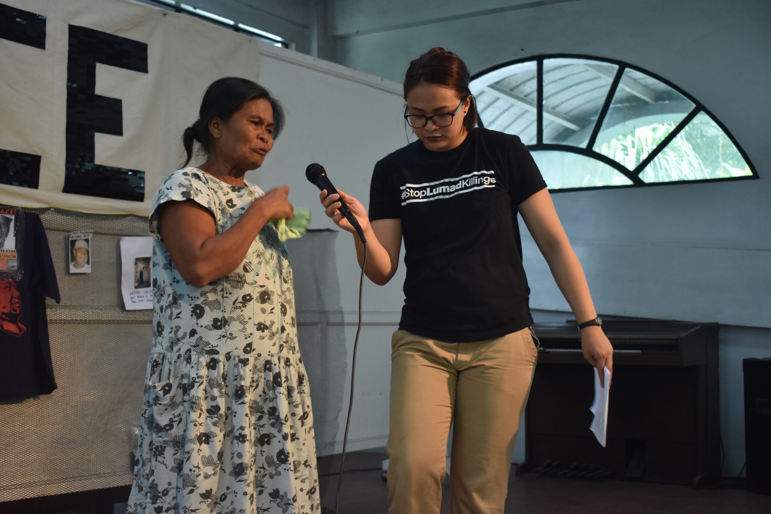 Ligaya Cruz (L) mother of Dumagat political prisoner Eddie Cruz. On the right is rights advocate Nikki Gamara, daughter of NDFP consultant and former political prisoner Renante Gamara (Photo by Ian Irving Bazarte/Bulatlat)