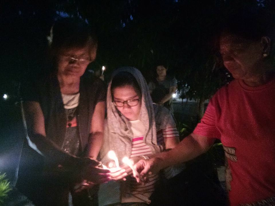 L-R: Linda Cadapan, a UP student, and Connie Empeno (Photo by Daniel Boone/Bulatlat)