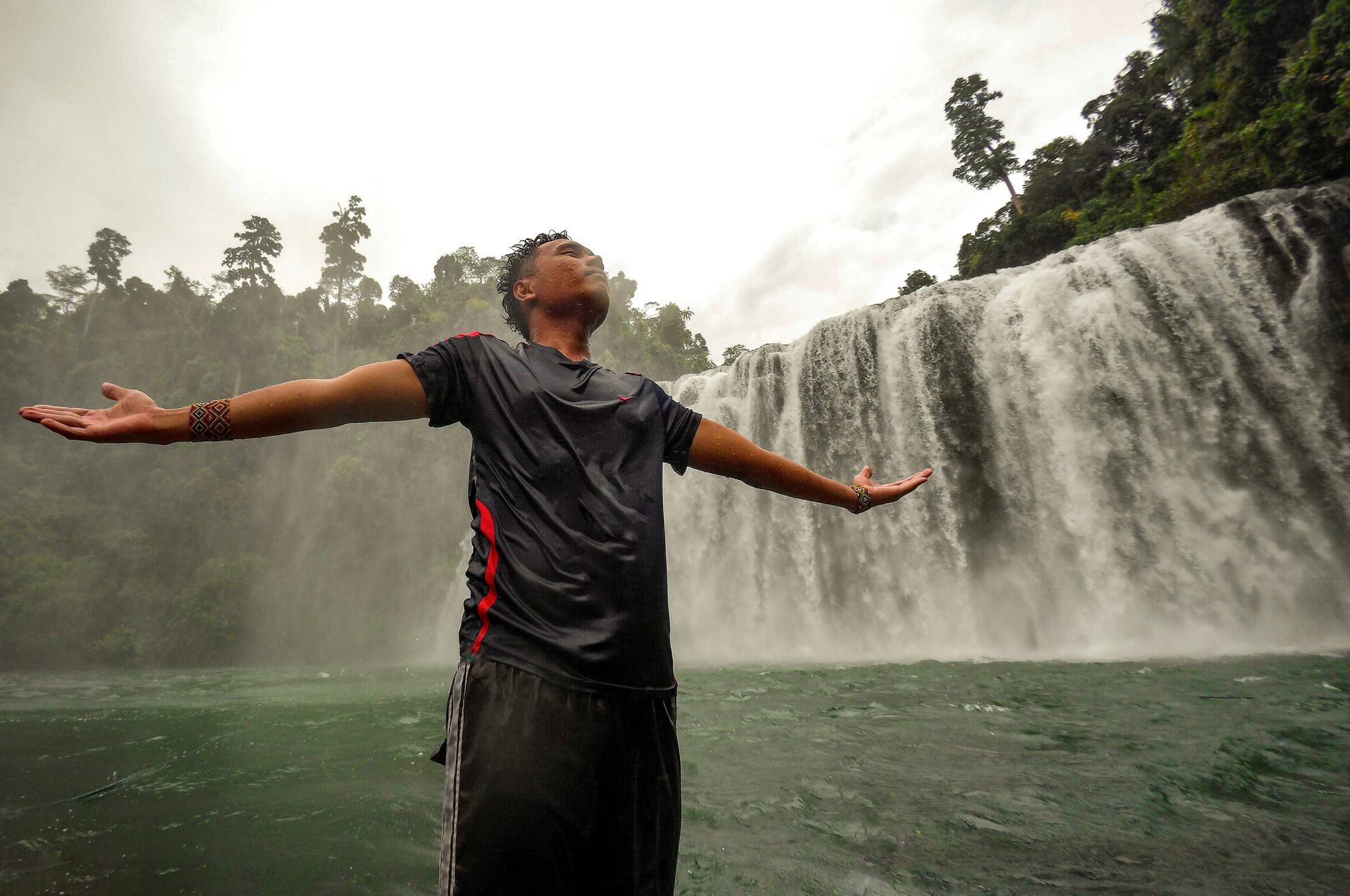kenneth cadiang oblation pose