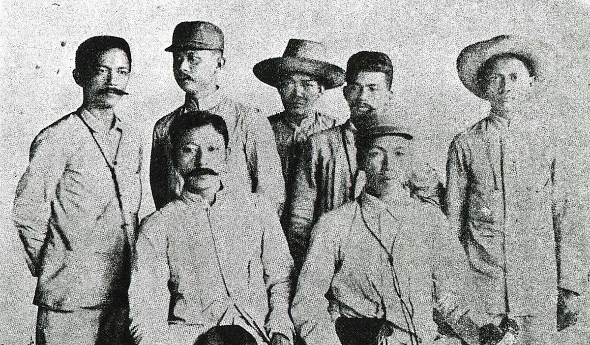 1200px-Pact_of_Biak-na-Bato_Filipino_negotiators