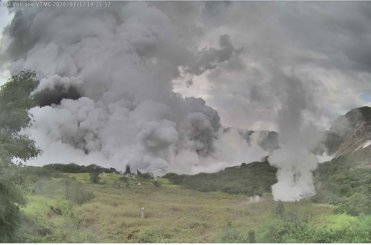 ash fall-photo courtesy of philvocs-2