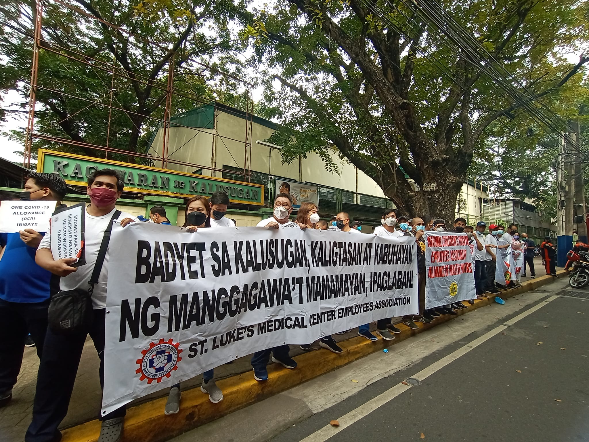 health workers rally at DOH-photo by AHW