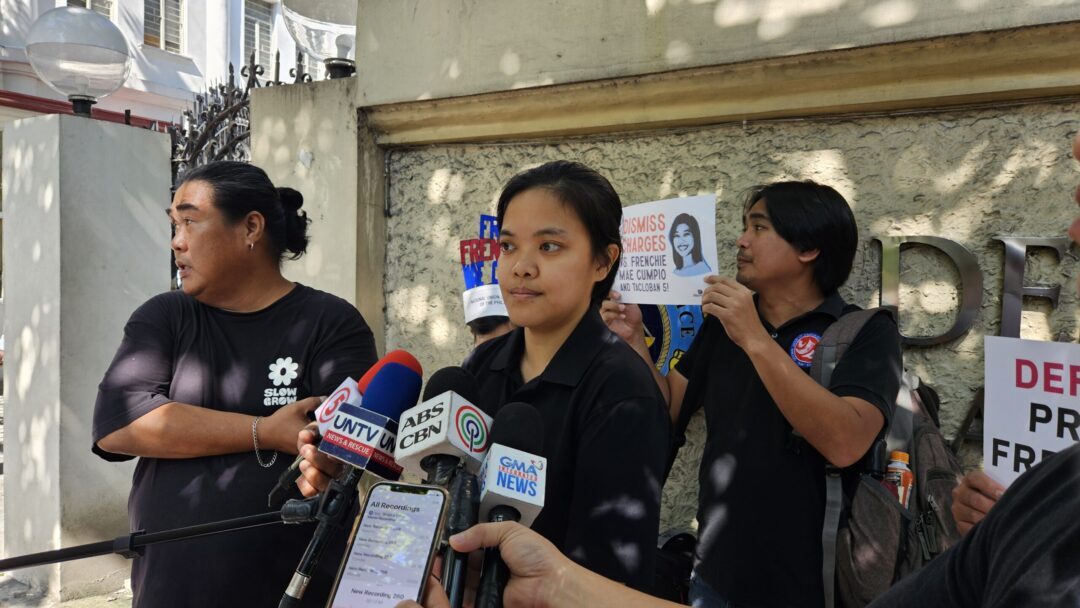 Avon Ang, Altermidya national coordinator, calls on the Department of Justice to drop the charges against community journalist Frenchie Mae Cumpio. (Photo by Alyssa Mae Clarin/Bulatlat)